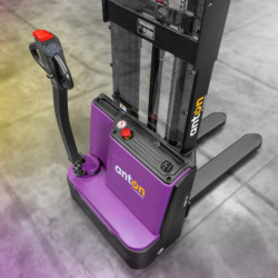 Elektrikli Yaya Kontrollü İstif Makinesi PSM 1.2 | 1200 kg | Li-ion | AntOn by Jungheinrich - Çatallar Arası Genişlik 570 mm