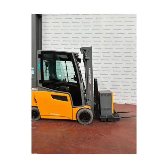 EFG 320 Forklift