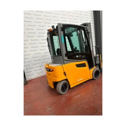 EFG 320 Forklift