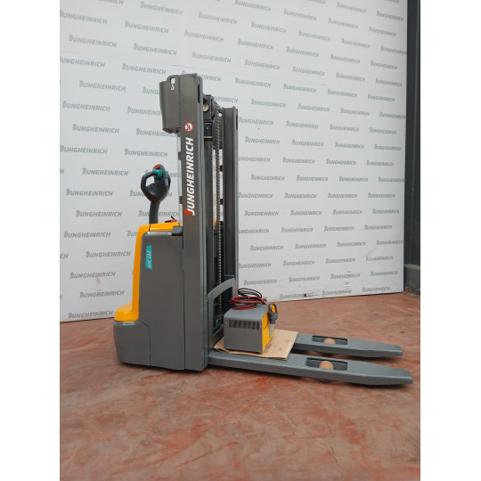 EJC 112 İstif Makinesi